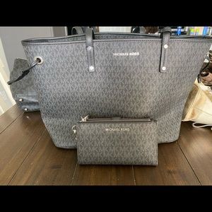 Michael Kors (MK) Purse & Wallet